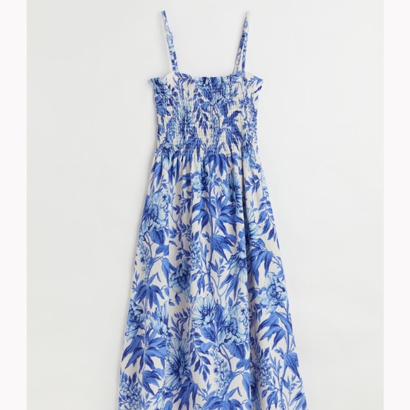 H&M Dresses & Skirts - H&M floral midi white & blue dress size M (never worn)